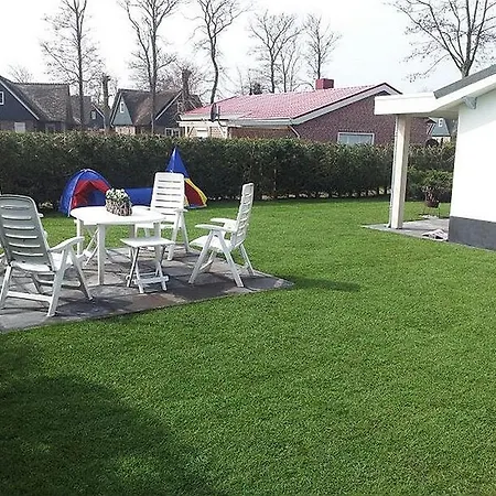 Resort Bungalow Zeewaard 37 *