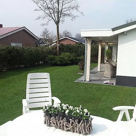 Bungalow Zeewaard 37 *